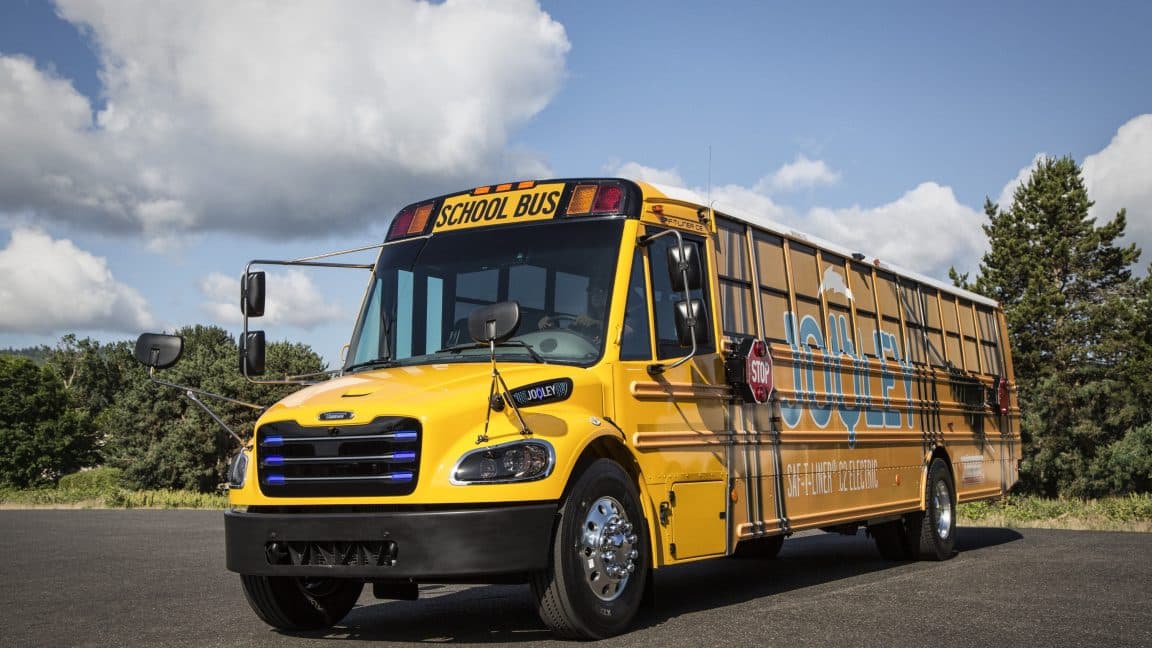 Illinois utility pulls a “we got power” move using school buses to charge back! ⚡️📚💀 #BigBrainEnergy