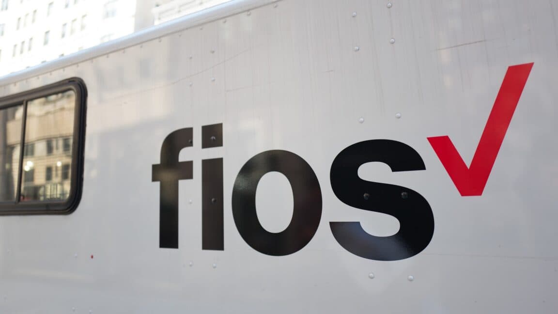 Verizon dropping $20 broadband like it's hot 🔥💰 for that merger W! No cap, we vibin' in CA! 😎📶