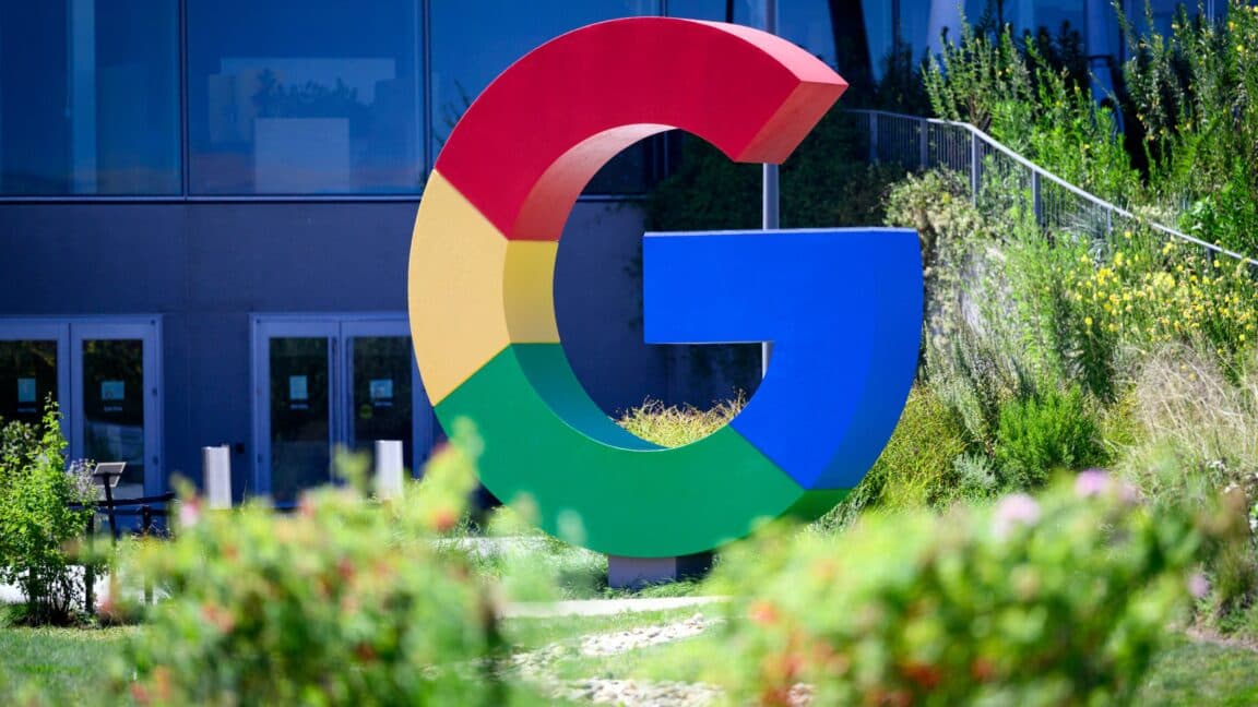 UK tryna take the Google chokehold off like 🥴💀 Let the search chaos commence! 🔥👀 #Freedom
