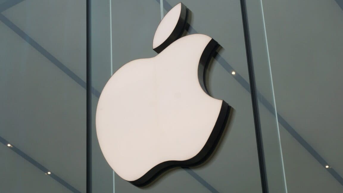 🚨 UK vs. Apple drama: Trump admin flexed & said "no backdoor, fam!" 😤💻🛑 #PrivacyMatters #Based