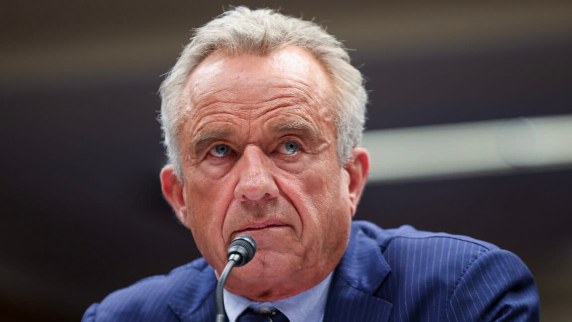 🚨 RFK Jr. tryna save the vaxx like it’s the last slice of pizza 🍕💀 #StayInTheGame💉🔄