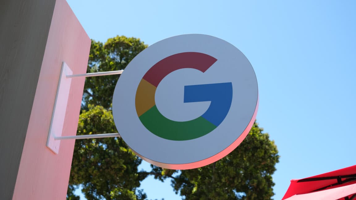 "👀 Google search boss says AI ain't deadass d*cking our clicks! 💀 No cap, search still vibing! 🚀🔥"