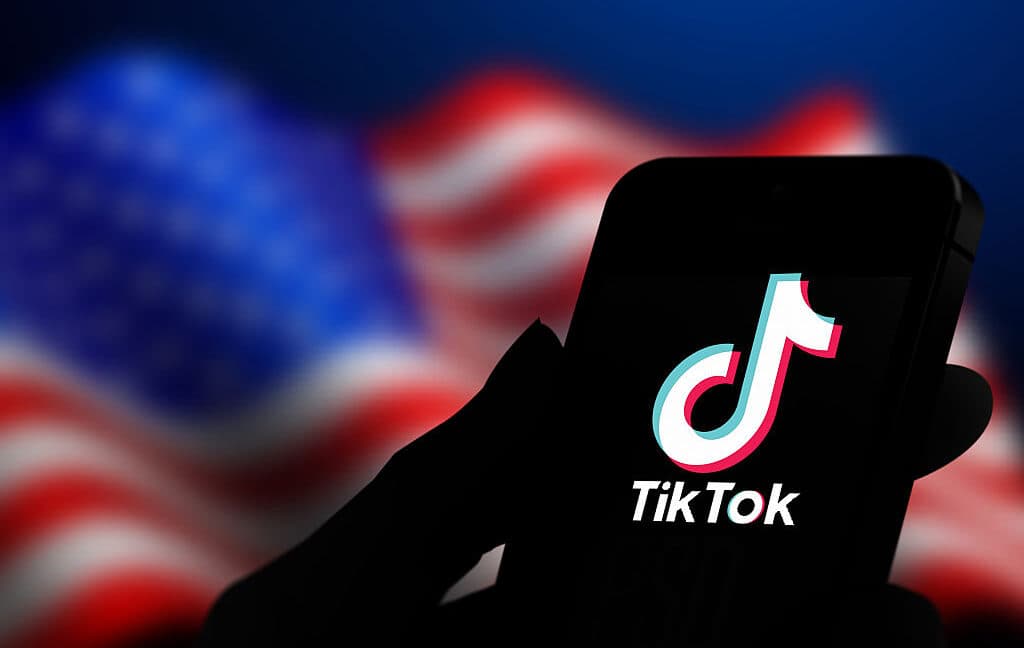 When you're stuck with a bootleg TikTok because y'know, Trump & vibes 😬💀 #GlitchTok 🚀