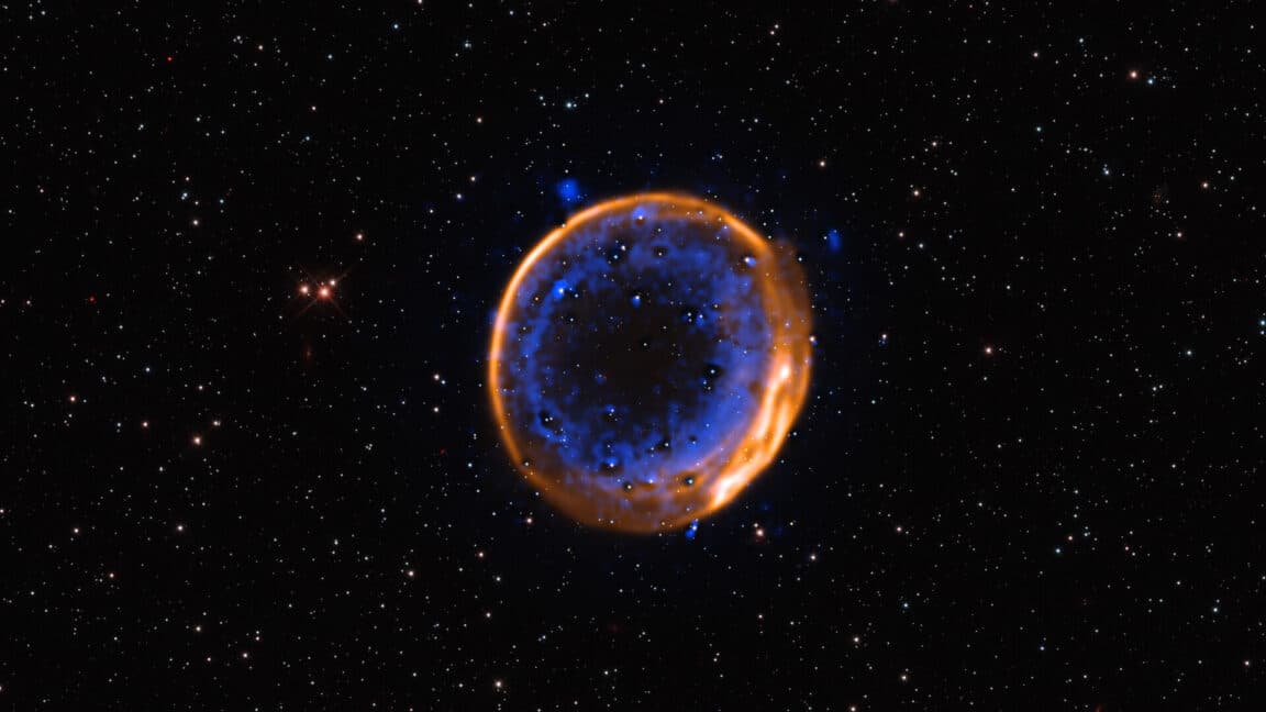 "Some supernovae really said 'double detonation' 💥💥! Call it the explosive 2-for-1 deal of the cosmos! 🚀💀"