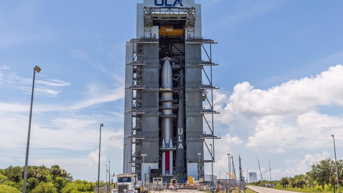 🚀 Firefly just dropped the hottest mixtape💀, while SpaceX is like, “Mars or bust, fam!” 🔥🌌 #SendIt