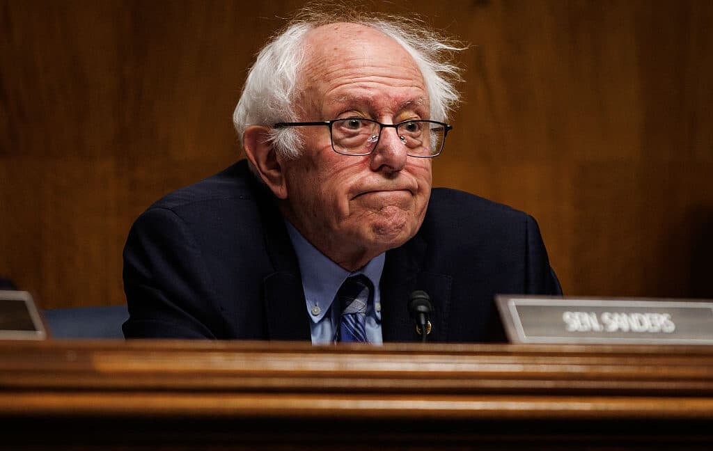 🚨 BREAKING: Trump trying to buy Intel like it’s a 10% off coupon 🔥 Bernie’s like "bet" 💀 #GovernmentHustle