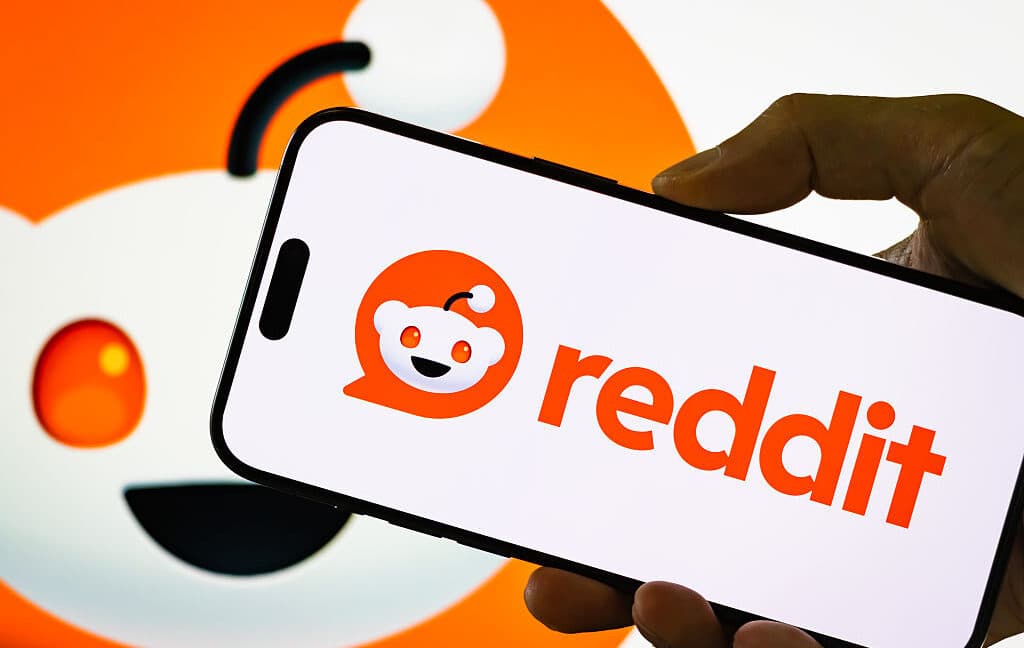 "Reddit: ‘No cap, we don’t want your AI snacks 🍕🚫’ as they block Internet Archive like 🤡💀"