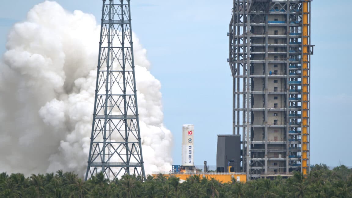 China gearing up to yeet past the US on the Moon? 🚀✨ No cap, that’s some NASA-level shade 🔥💀 #SpaceRace