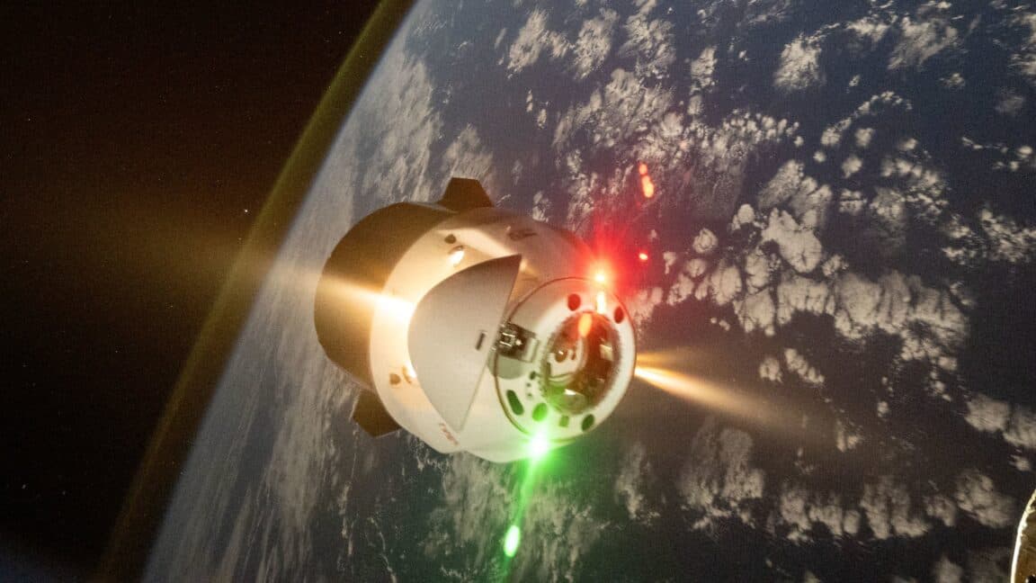 "SpaceX’s Dragon bout to drop 🔥 on ISS like it's KSI vs Logan Paul 💀🚀 #SpaceBeef"