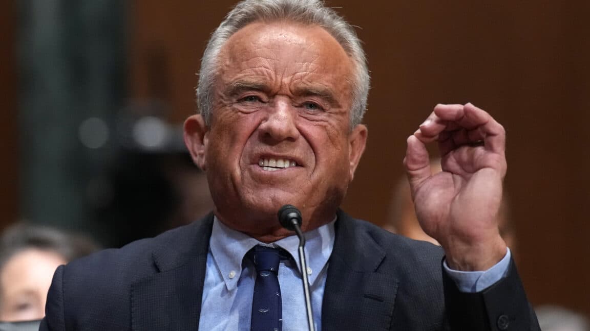 "RFK Jr. flexing COVID shots while cancer patients just vibin' in the waiting room 😬💔 #Cope #Seethe"