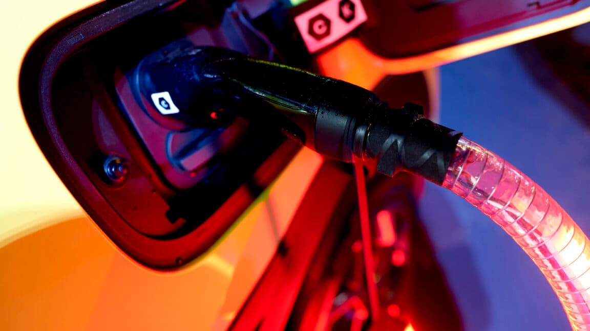 EVs rising like my hopes in 2020 ๐๐ but North America still snoozin' at 6% ๐ด๐ #Cope #Seethe