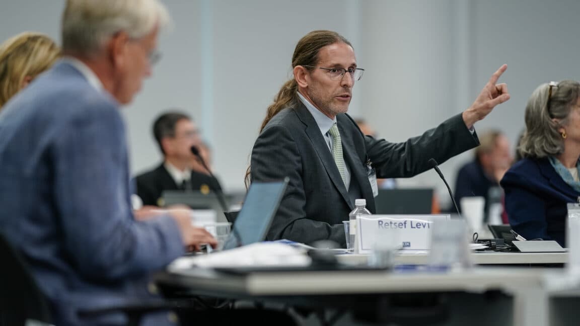 🚨 CDC just said, “COVID shots? Bet!” 💉🔥 Meeting was wilder than your uncle's conspiracy theories! 😂 #StayVaccinated