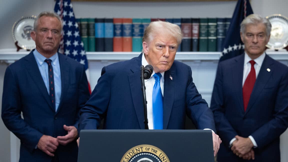 "Trump says vax has ‘too much liquid’ 💧—anti-vaxxers vibing like it’s a conspiracy party 🎉🙌 #BigLiquidEnergy"