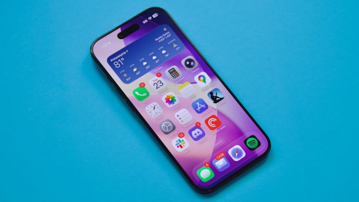 “Apple’s iPhone Air: Tiny tweaks that hit different 💀📱. Small changes? More like small flex! 🚀💸”