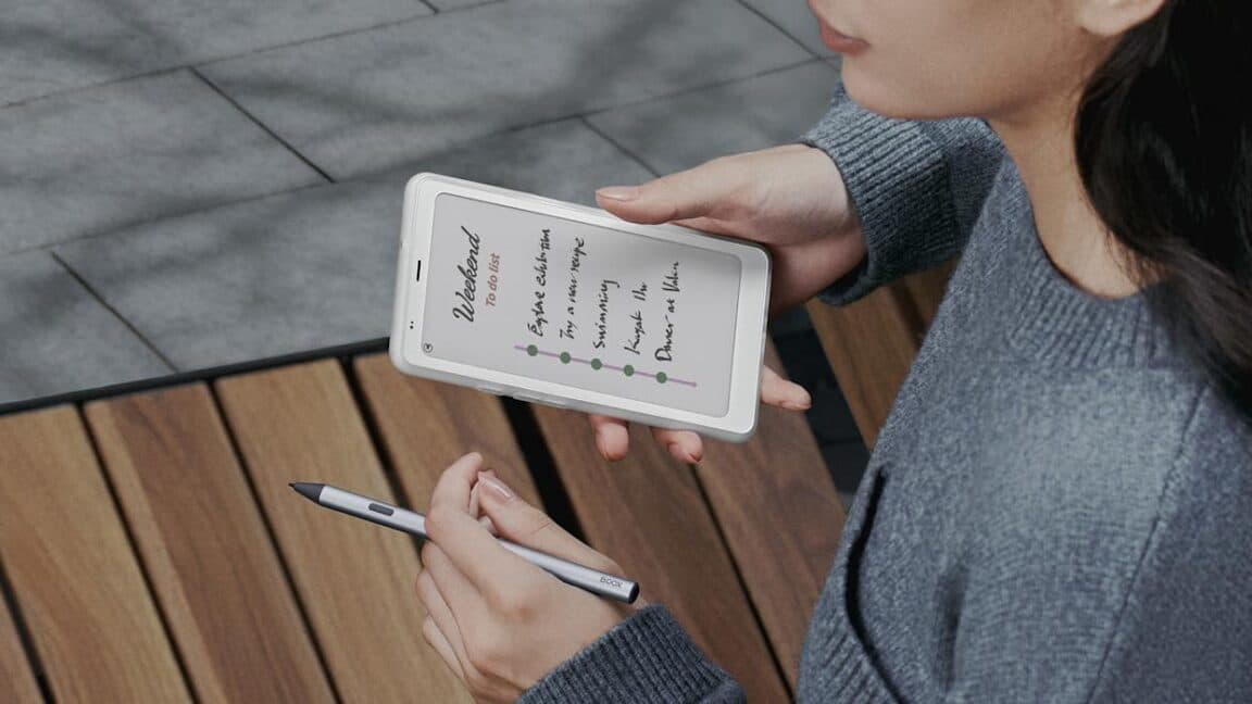 "Boox Palma 2 Pro: Fits in your pocket but canโt call your ex ๐๐ฑ๐ It's a vibe, not a phone! ๐ฅฒ๐ฅ"