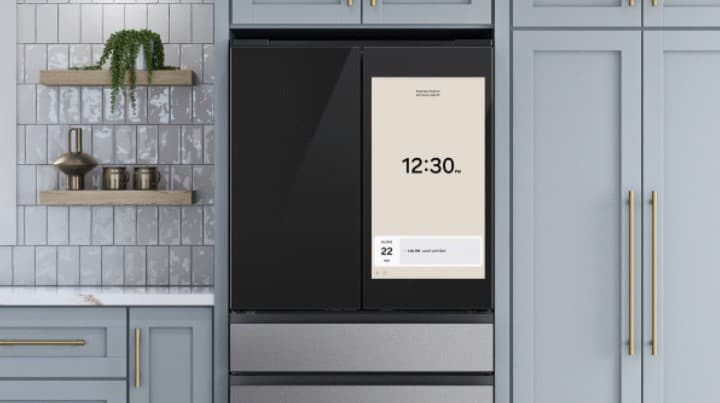 Samsung fridge gettin' ads like "watch me flex💀" 💸🍔 Next update: cold food, hot takes! 🔥🚀 #FridgeFlex