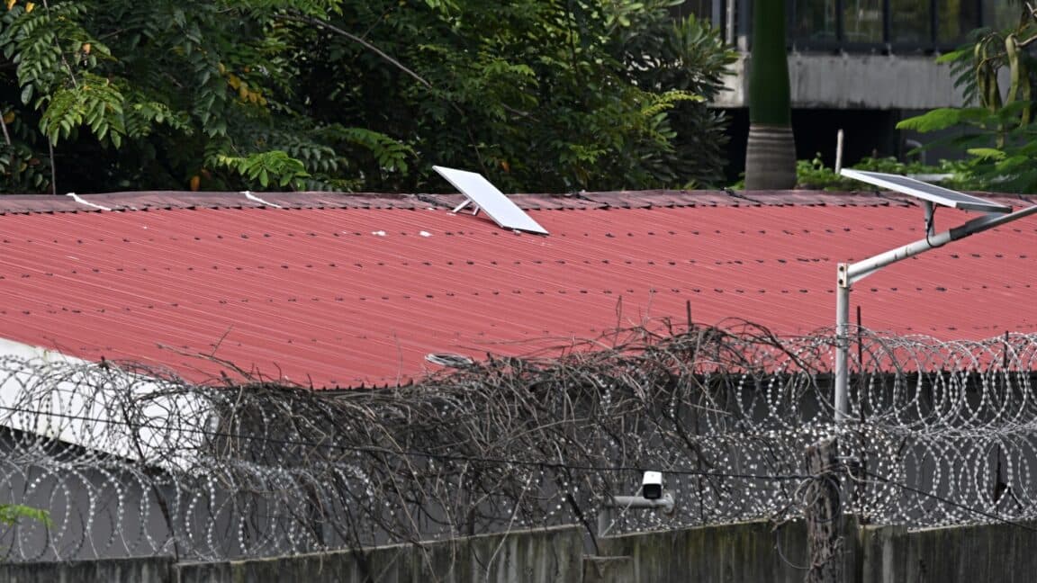 🚀 SpaceX just yeeted 2,500 Starlink terminals, no cap. Scam centers are seething 💀💔 #ByeFelicia #SpaceFlex