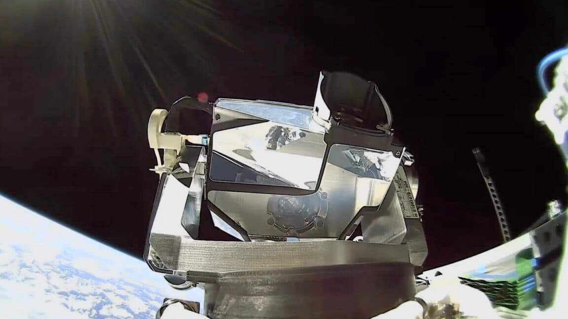 "Satellite operators & airlines teaming up for Starlink Wi-Fi 💫✈️ Get ready to stream while you fly! 🔥💀 #SkyNet"