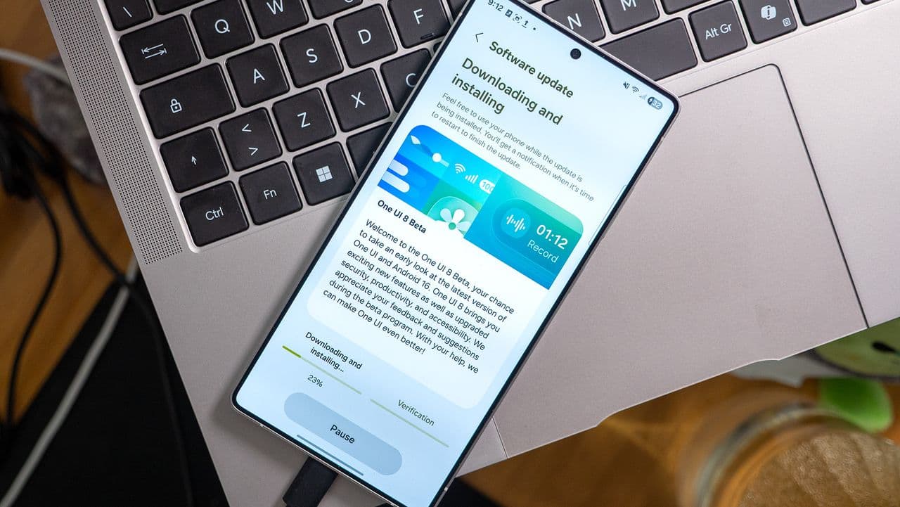 🚨BREAKING: One UI 8 is dropping on Galaxy S25—5th beta just vibing! 💅💔 #NoCap #BetaBoysUnite🔥👀