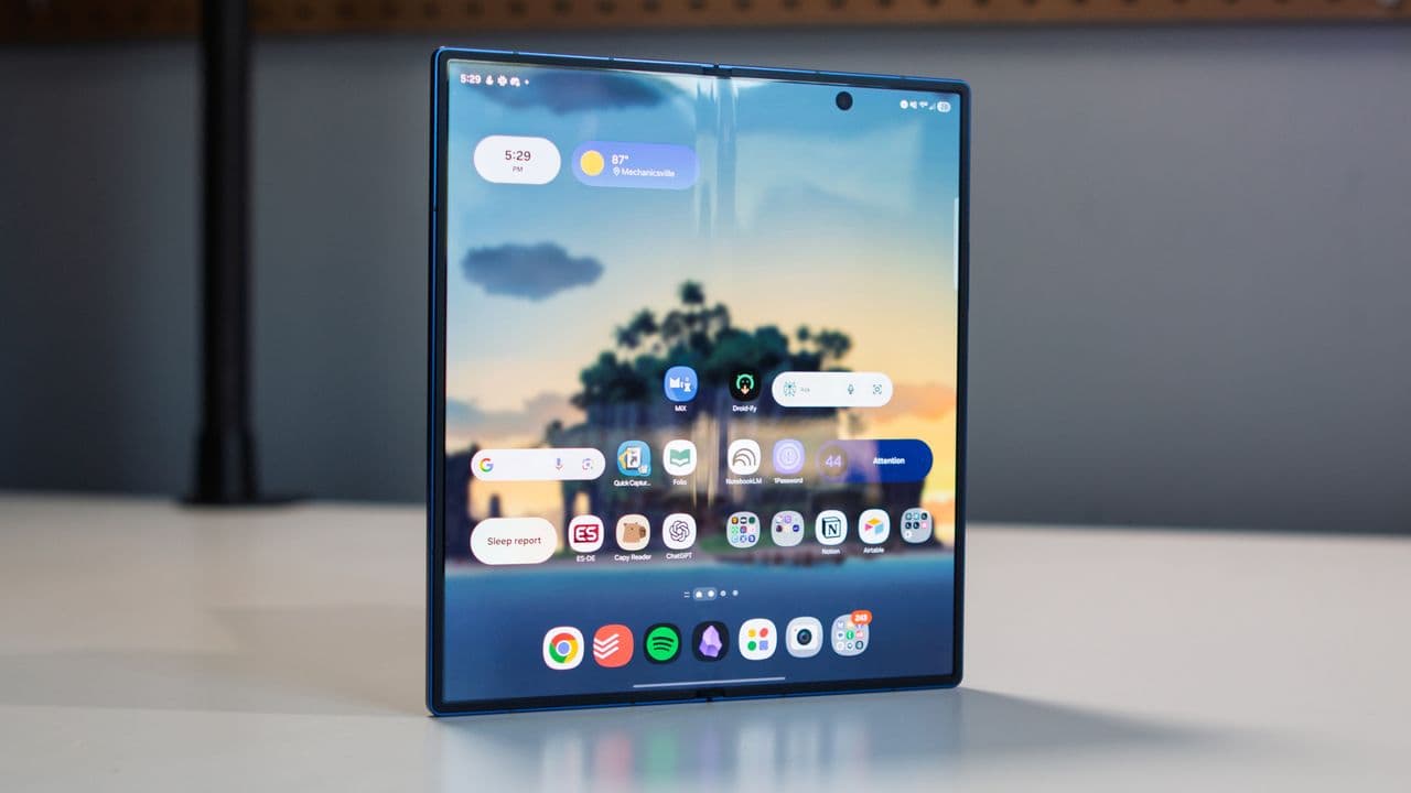 🚨Yo, no cap! T-Mobile just dropped a deal so spicy, it's basically a meme: $1,100 off Galaxy Z Fold 7 + free earbuds 💀🔥 #FOMO #DripCheck