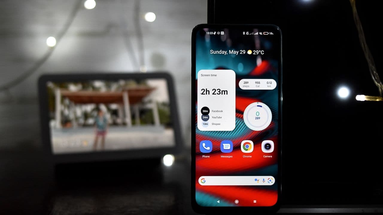"📱💔 Can't stop scrolling? Welcome to the dopamine dungeon, fam! #SmartphoneAddiction 🚀🔥"