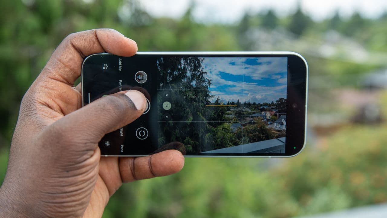 💥 This Google phone's an AI monster & it's 50% OFF! Grab it before it ghosts you! 😱🔥 #DealOrNoDeal