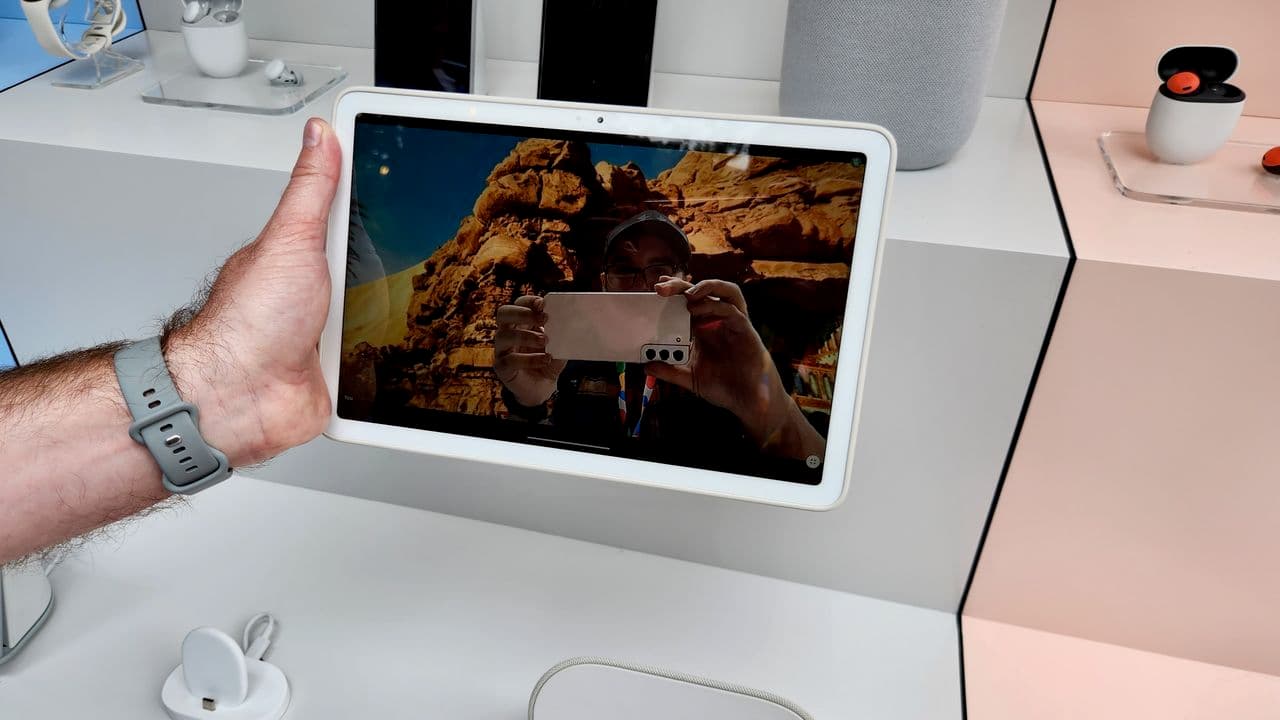 🚨 Pixel Tablet’s on sale at Amazon! 💸 But is it just another overpriced coaster? 🤔🔥 #DecisionsDecisions