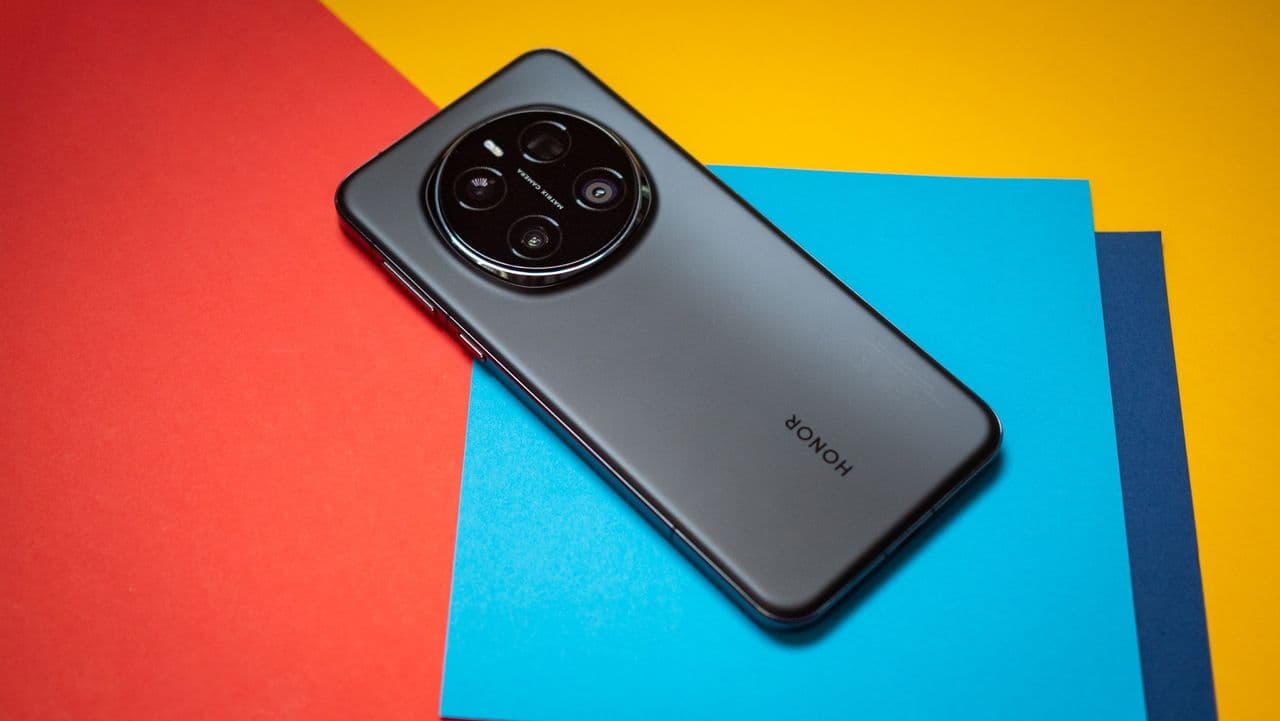 "Future Honor Android phones: big battery energy 💪🔋. No cap, they’re ready to outlast your ex! 💀🔥"