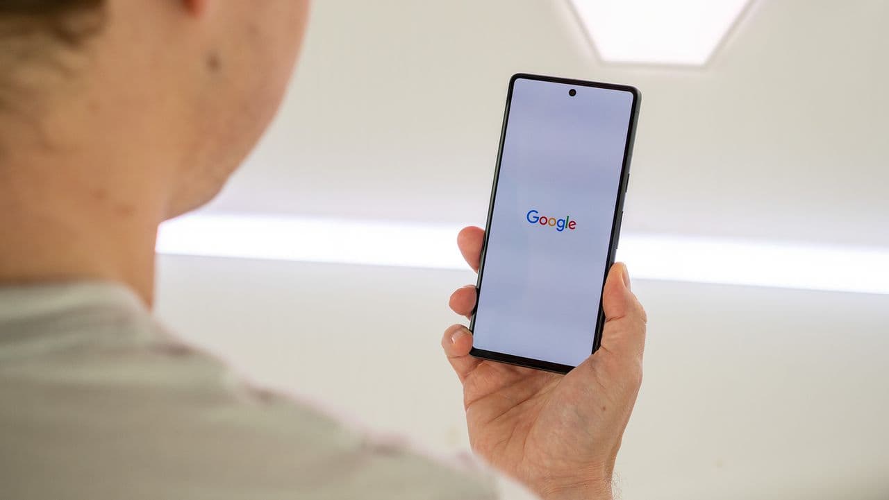 "Google just dropped a feature to filter out fake news like it’s a bad ex 💀🔍 Trust issues? Copium activated! 🚫📰"