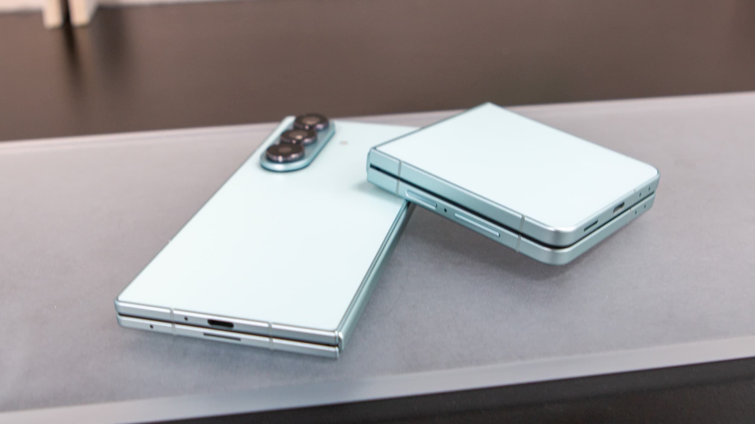 Samsung execs be like: “Tri-fold phone? Not clickbait, fr fr 🚀💀 Get ready for some next-level cringe! 🔥”