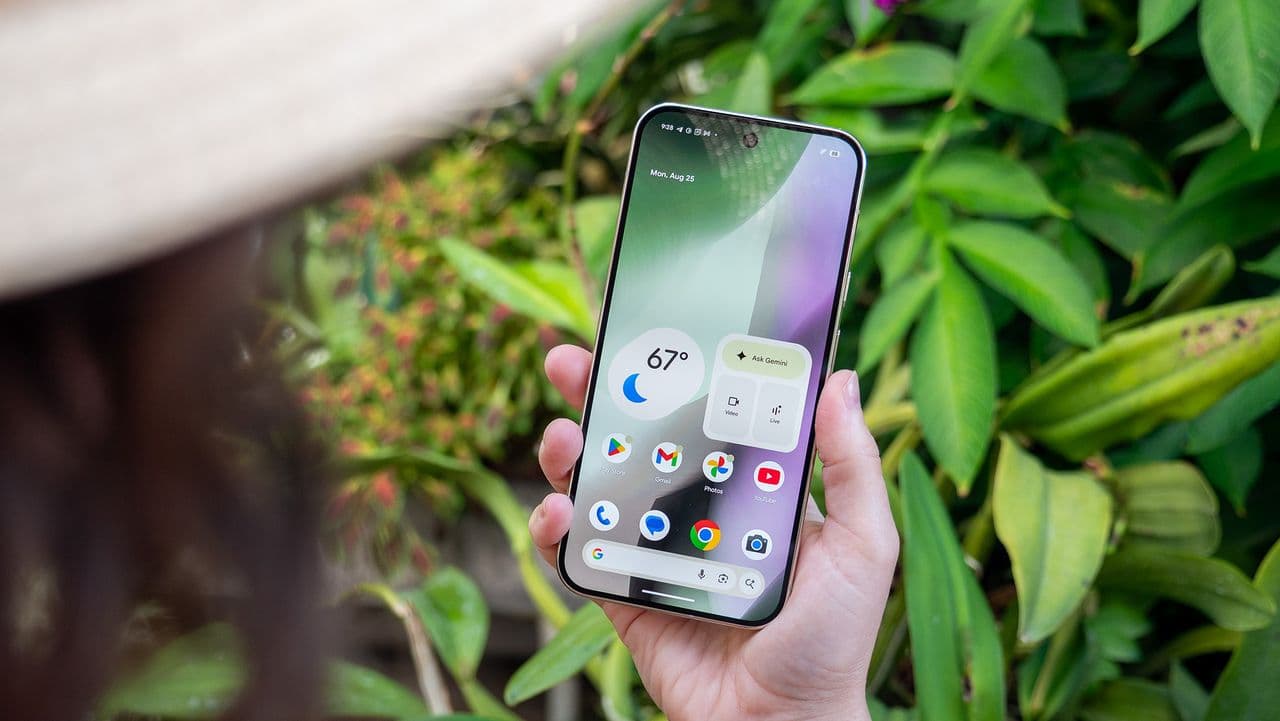 "Google dropped the GPU beef for Pixel 10 like it’s hot 🔥💀 Stay tuned for some serious glow-up! 🚀💁♂️"