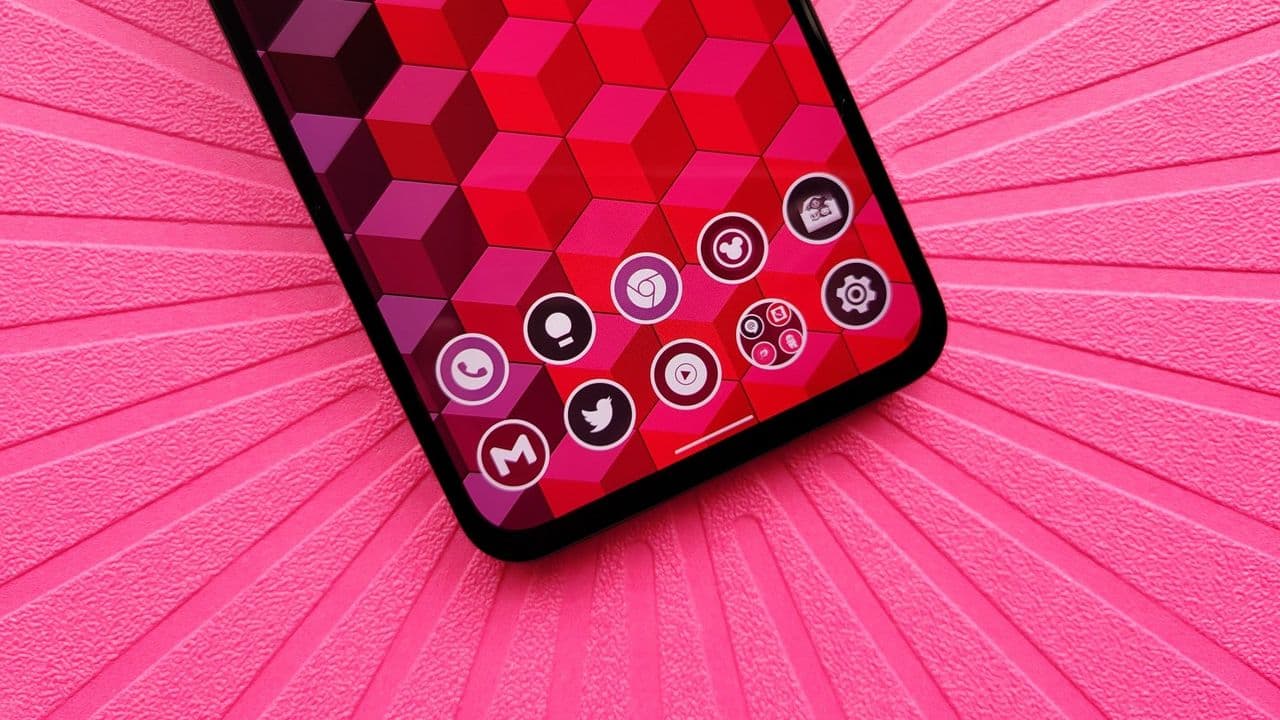 "Android 16 update got auto icons like I need MORE chaos? Apps can’t escape, it’s giving trapped vibes 💀🚗💨"