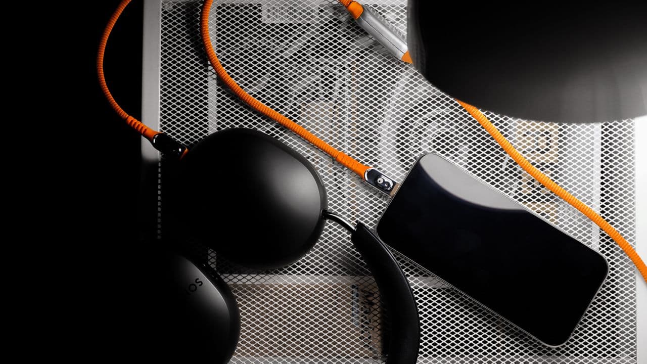 "240W USB-C: Finally, the one cable to rule them all. 💪🧙‍♂️ Lifetime guarantee? Bet! 🔥 #ChargedUp #NoCap"