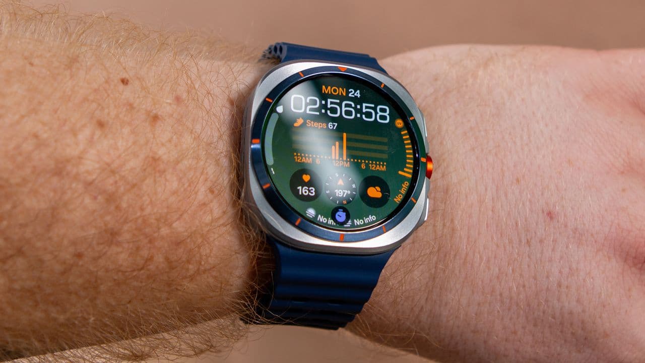 🚨 Battle of the Watches! ⏱️ Galaxy Watch Ultra 2025 vs. Watch 8 Classic: Who’s gonna flex harder? 💪😂 #WristGame