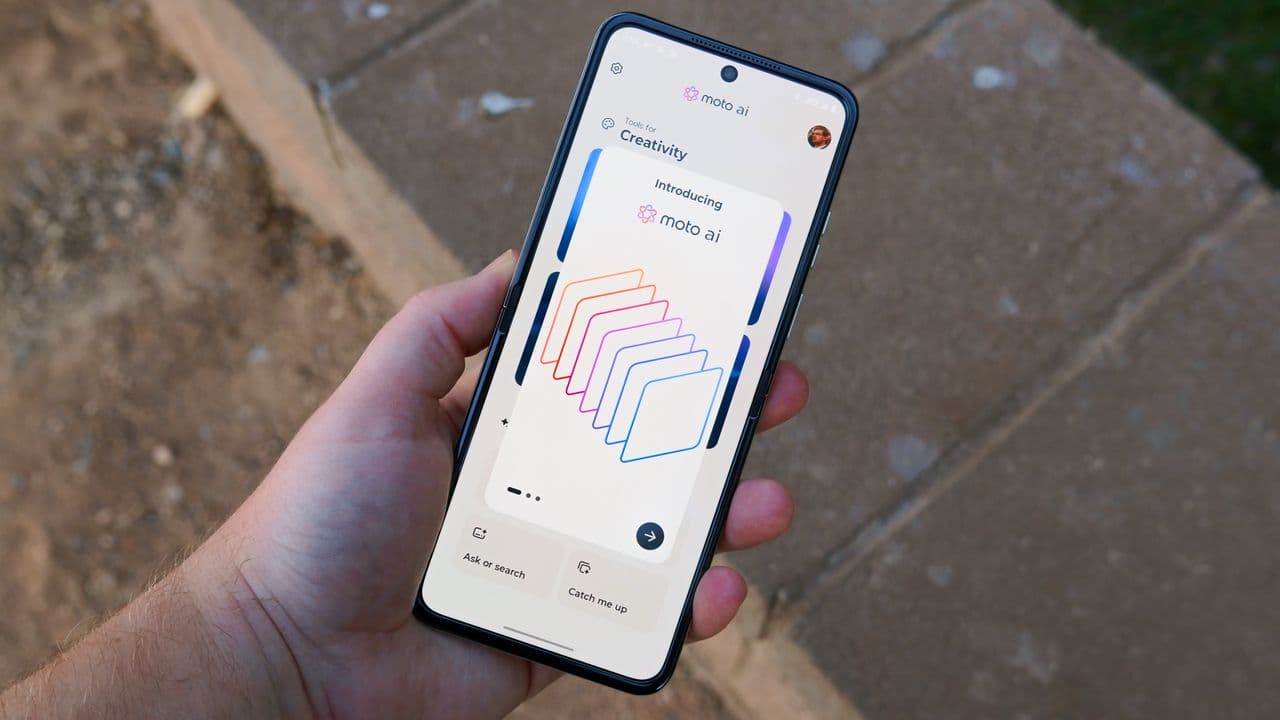 "Motorola’s AI dreams: so close yet so far 😩💀. Can we just get a phone that doesn’t ghost us? 👻🔧 #AIstruggles"