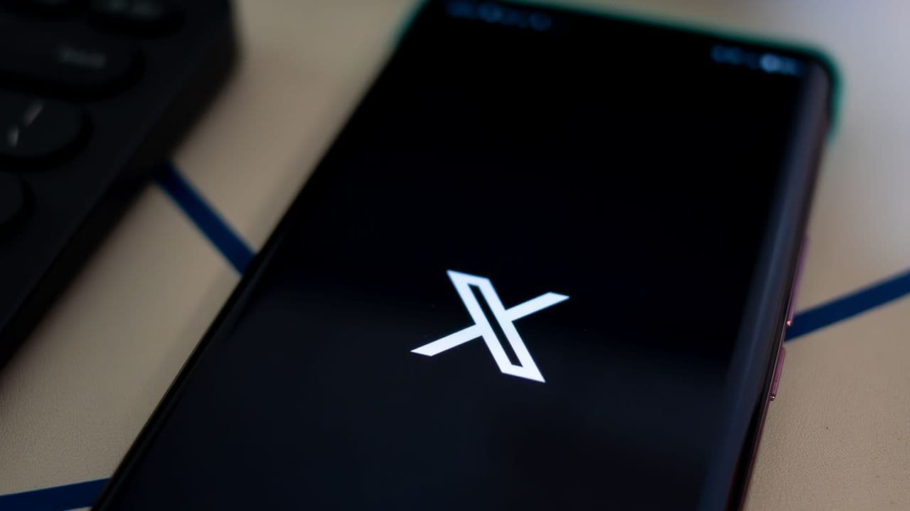 “Can’t log into X? Welcome to the ‘we can't have nice things’ club! 😩💀🛠️ #Relatable #TechFails”