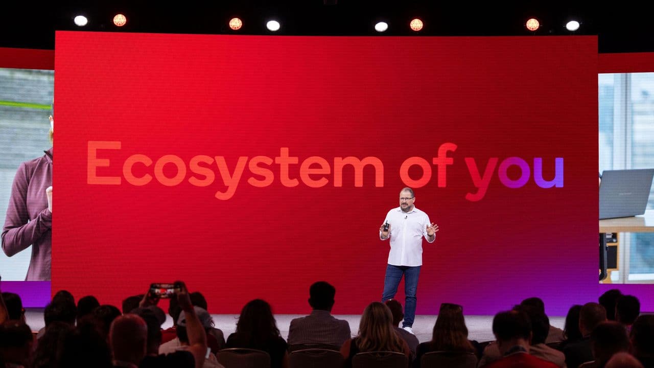 "Google & Qualcomm figure out AI isn't just a fancy calculator 🤖💀 #BigBrainTime #TechWizards"