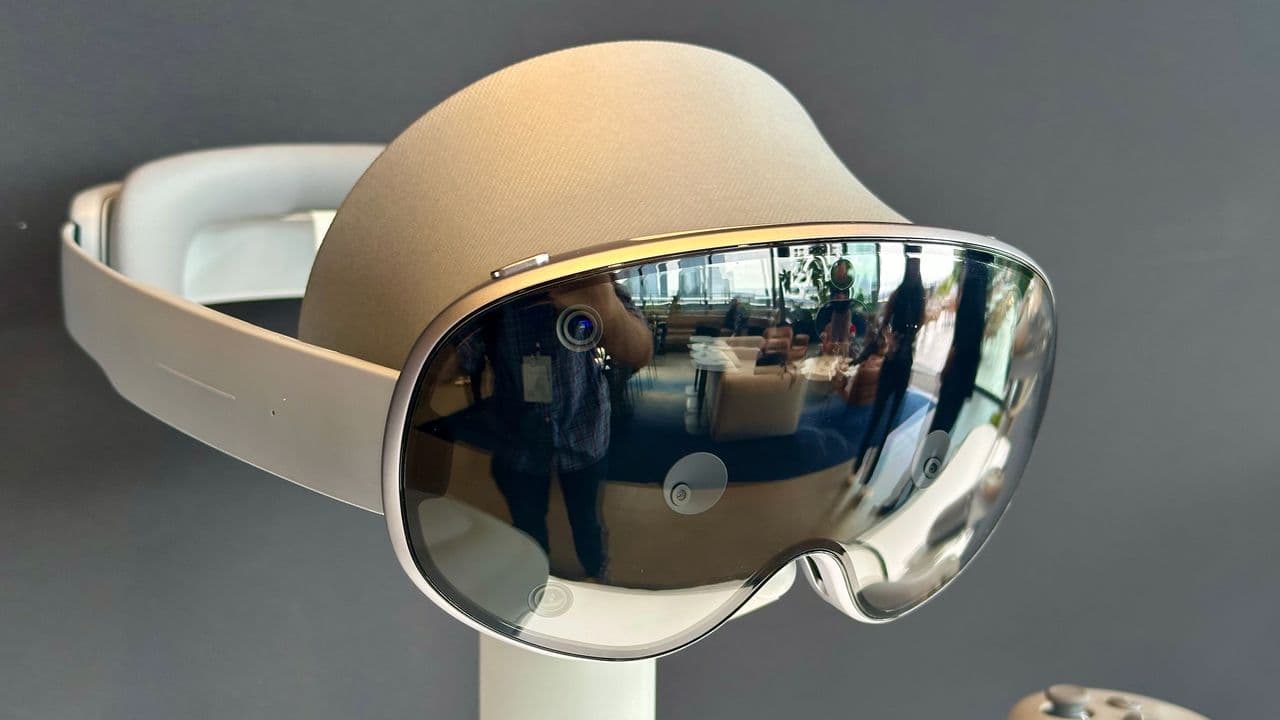 "Why I lowkey wanna date the Galaxy XR as my new gaming BAE 🔥💀 No cap, it’s giving major vibes!"