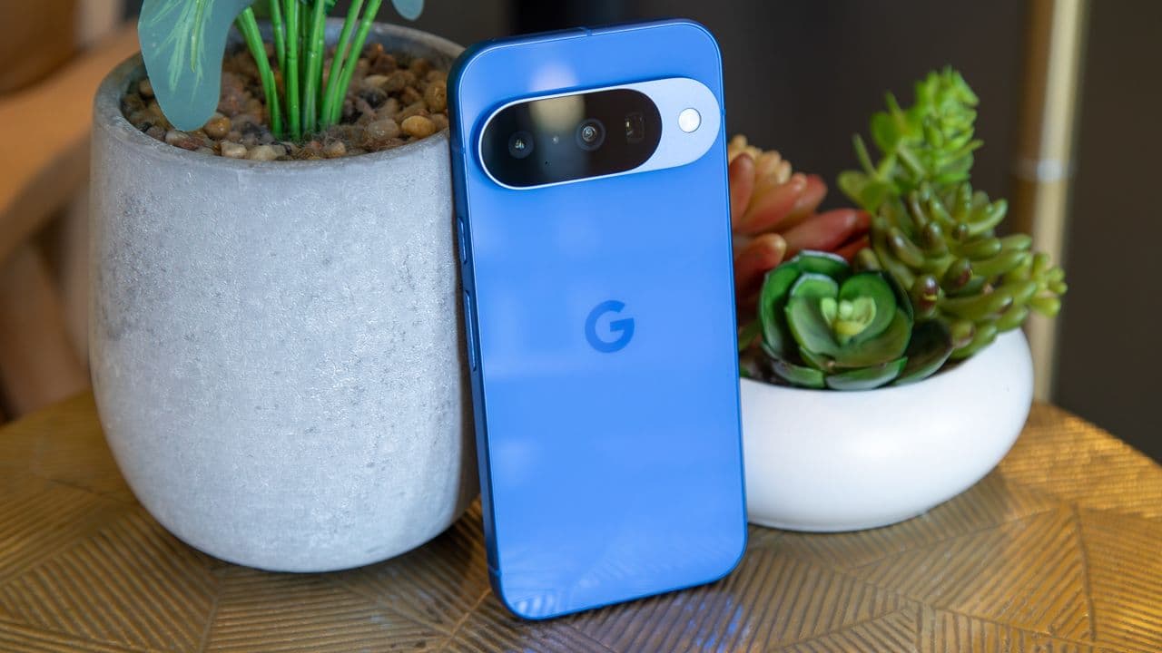 ๐จ Hold up! The Pixel 10 dropped & it's already on sale like itโs a Black Friday bargain ๐ค๐ #TechFail