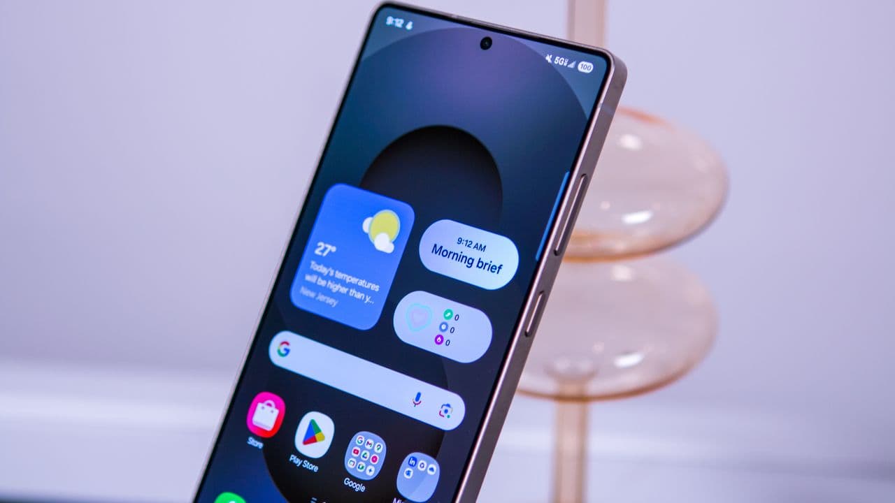 "Samsung's Exynos chip: Making Galaxy S26 prices dip like your GPA after finals! 📉💀🔥 #BrokeButStylish"