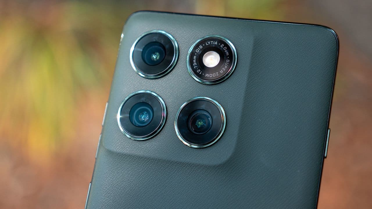 🚨💰 Stop the presses! 📱 Motorola's hottest phone just dropped to a price lower than your ex's self-esteem! 🔥🚀 #PrimeDay #UpgradeOrCry