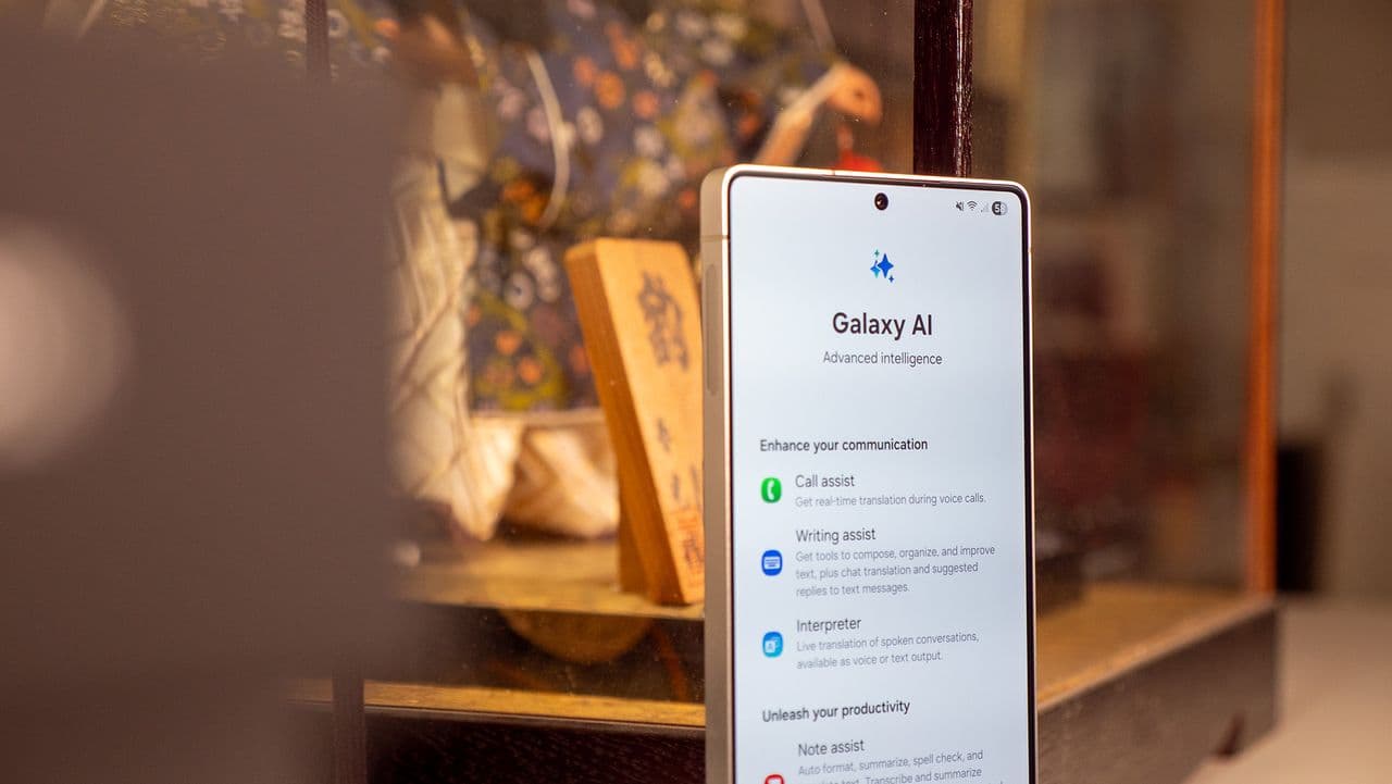 "Samsung's One UI 8.5: Think less, scroll more with AI summaries! ✨🧠💨 #NoCap #TechWizards"