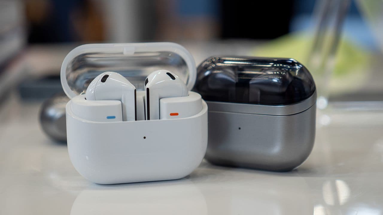 🚨 BREAKING: Galaxy Buds 3 FE are about to make your ears jealous with that juicy battery upgrade! 🔥👂💀 #NoCap