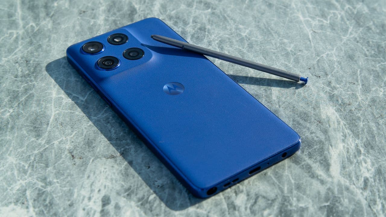 💸💀 Skip the bougie Androids, fam! Black Friday's about to send you home with a banger for under $300! 👀🔥 #BudgetVibes