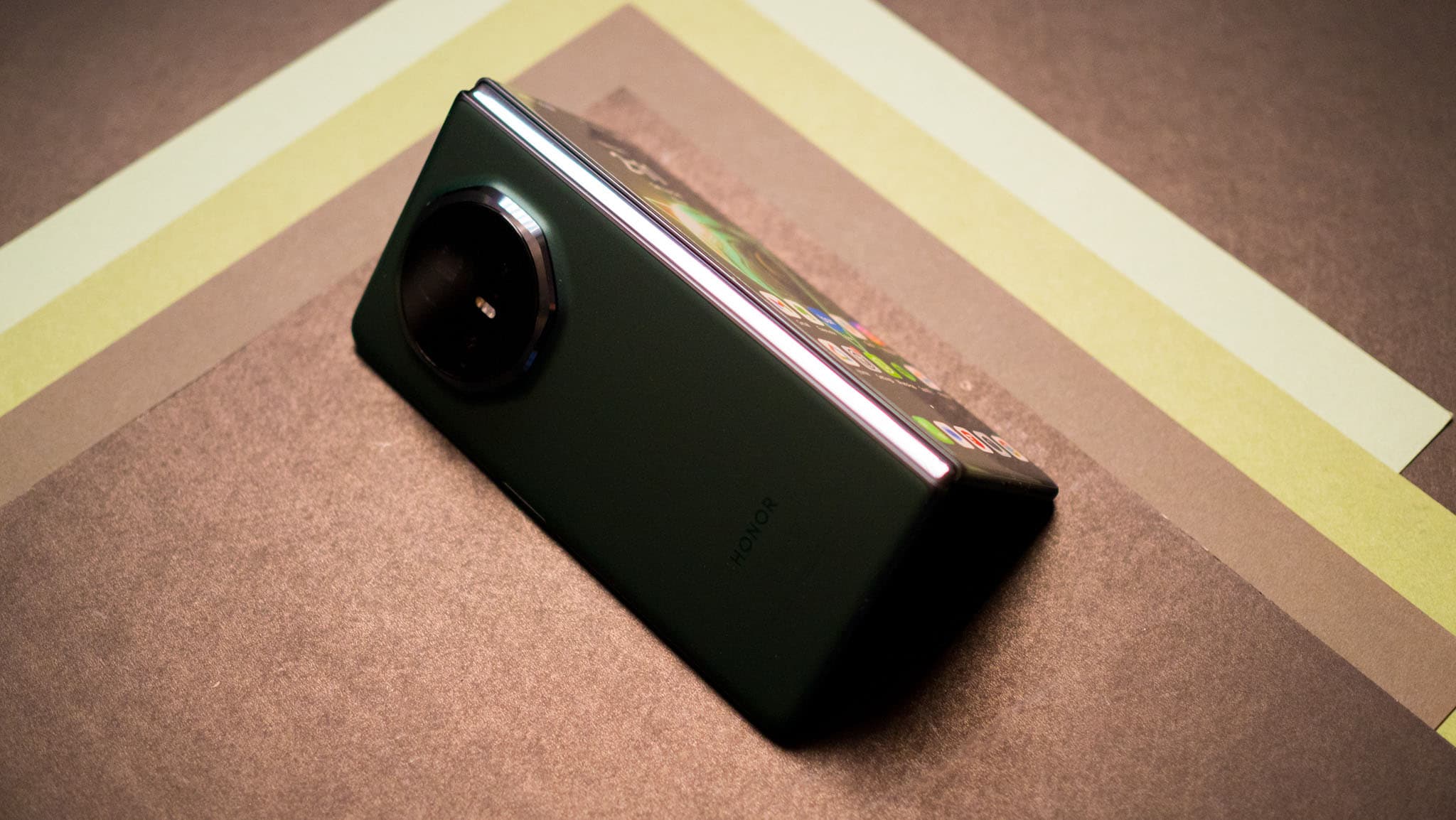 "Honor flexing harder than your ex at the reunion 💪🚀 Just dropped the thinnest foldable: Magic V5! #NoCap"