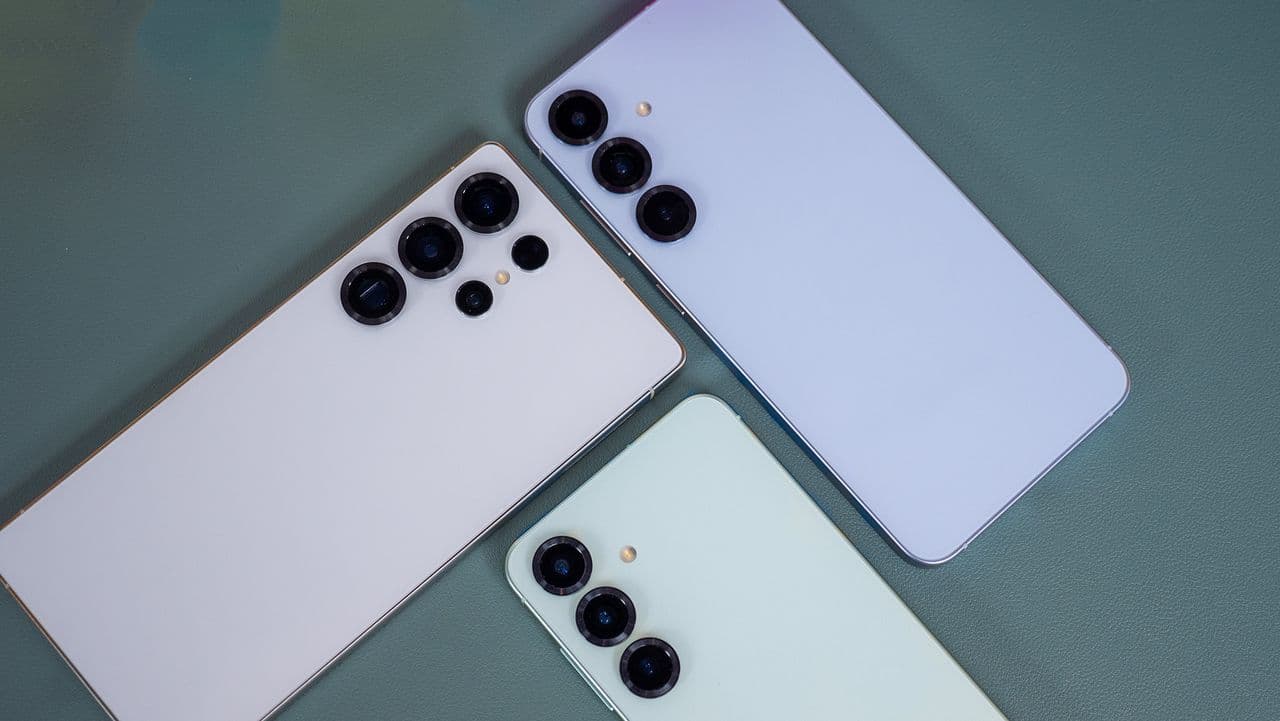 "Galaxy S26 dropping early? 💥 But prices about to make you go 'bruh, why tho?' 💸😱 #TakeMyMoney"