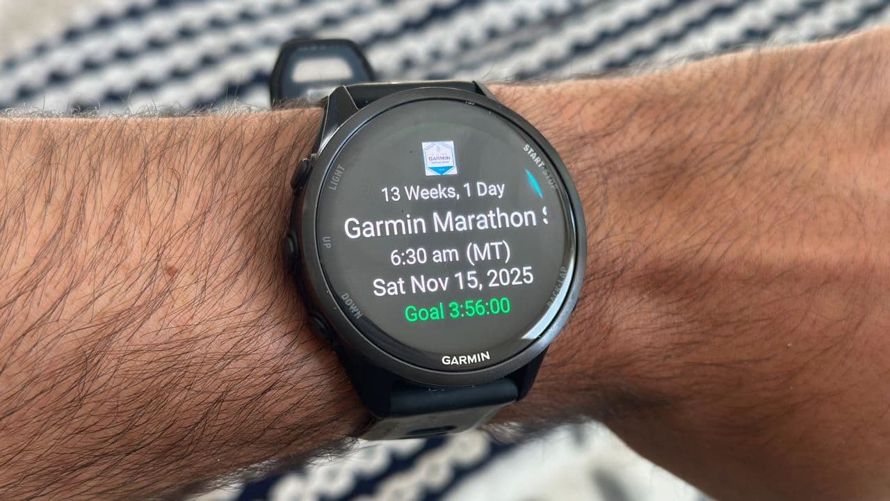 "Smartwatch marathon plans? Bet! 💪🏃‍♂️ Here’s the ultimate flex vs. epic fail showdown! 🚀🔥 #SmartwatchStruggles"