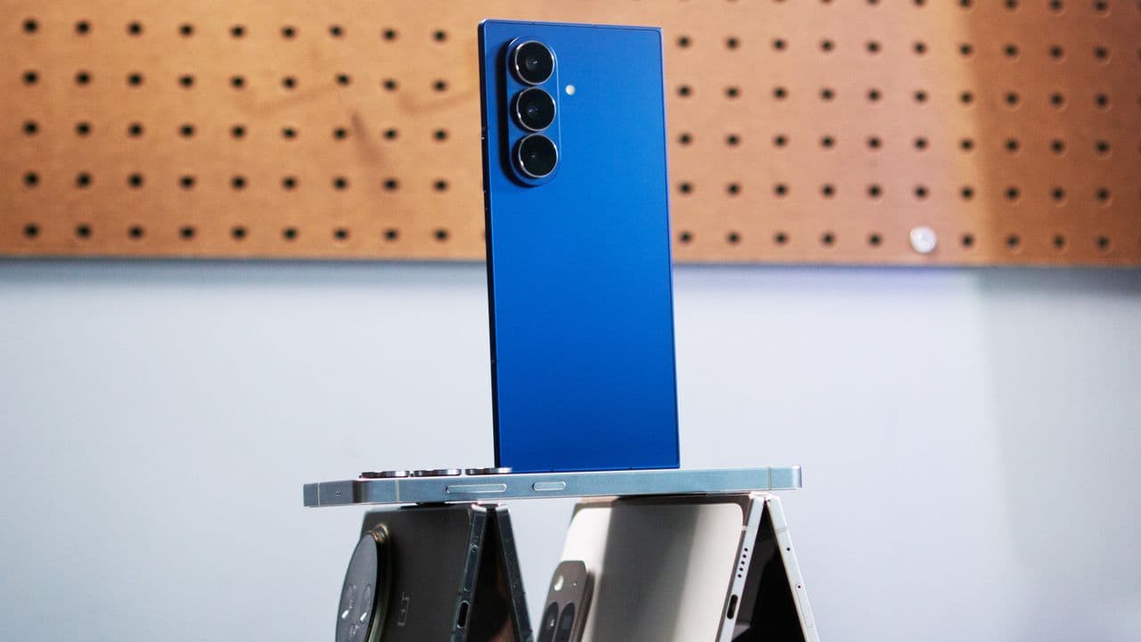 "When you see the Z Fold 7 teardown and realize repairability is just a myth 😱💀 #TechNightmares"
