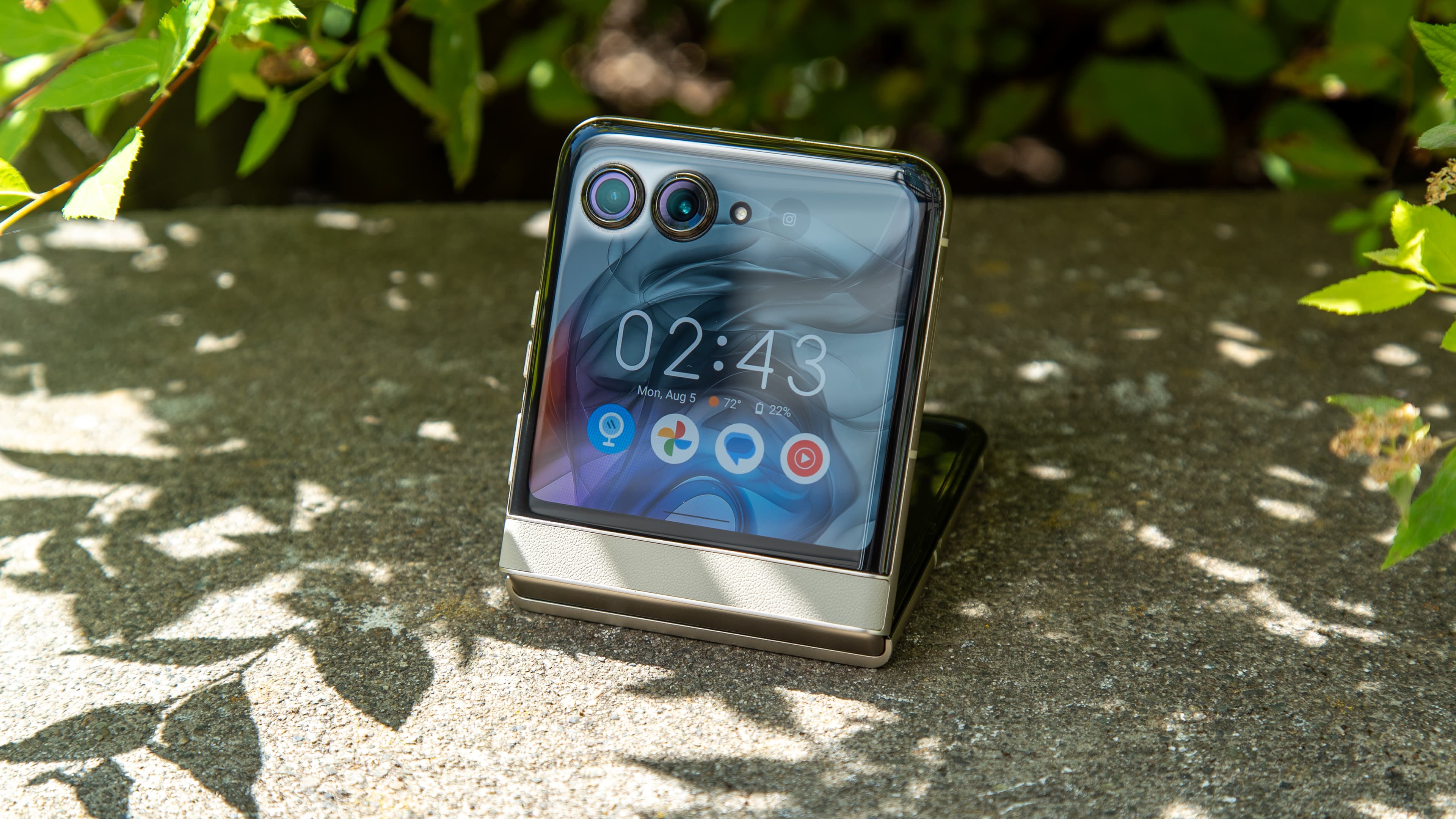 🚨 Samsung's Z Flip 7 FE is a big oof, fam! 💀 Grab the Motorola flip on Prime Day for less cringe! 🔥📱 #NoCap