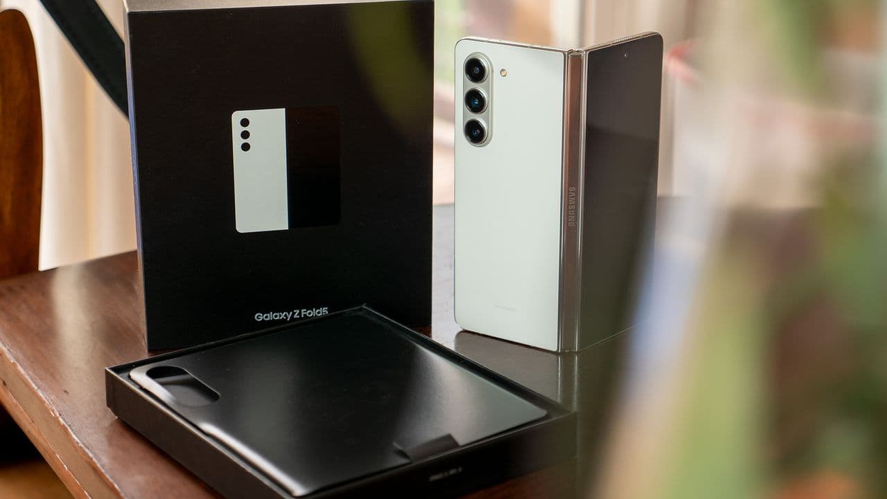 "Samsung’s dropping refurbished Z Fold 5 & Flip 5 like they’re hot 🔥💅💸 #BrokePeopleLuxury"